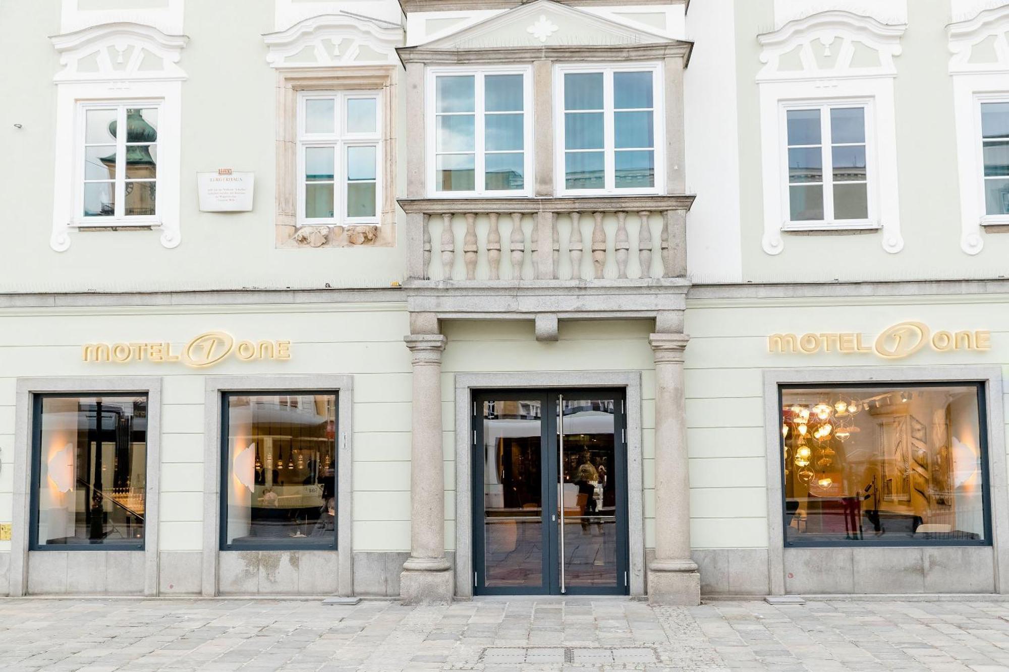 Motel One Linz-Hauptplatz Exterior photo